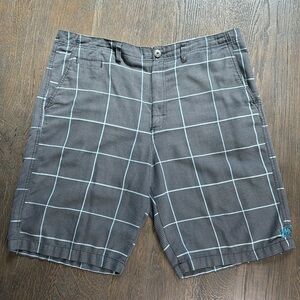 VANS™️ Men's Size 38 Black/Gray Plaid Flat Front Shorts